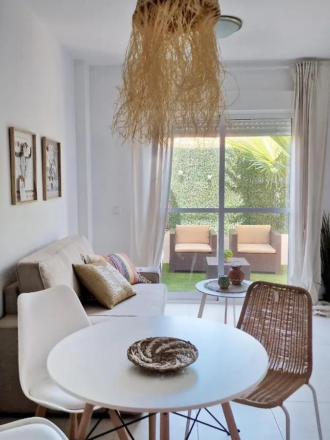 Precioso Bajo Con Jardin En Vera